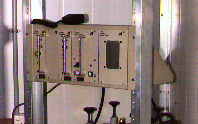 Close up of the 690 repeater unit